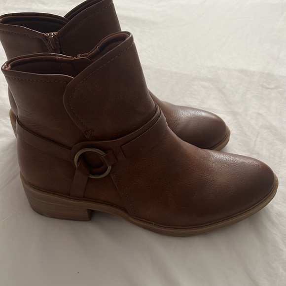 Bare traps like new booties, cognac color. Only worn a few times. - Picture 4 of 5